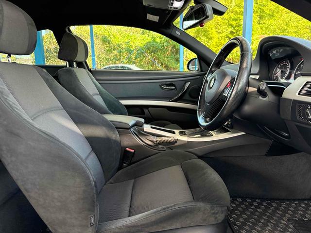 ３シリーズ ３２０ｉ　Ｍスポーツパッケージ　バックカメラ　ＡＴ　オートライト　ＨＩＤ　アルミホイール　盗難防止システム　ＡＢＳ　エアコン　パワーステアリング　パワーウィンドウ（9枚目）