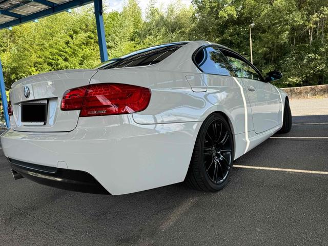 ３シリーズ ３２０ｉ　Ｍスポーツパッケージ　バックカメラ　ＡＴ　オートライト　ＨＩＤ　アルミホイール　盗難防止システム　ＡＢＳ　エアコン　パワーステアリング　パワーウィンドウ（16枚目）