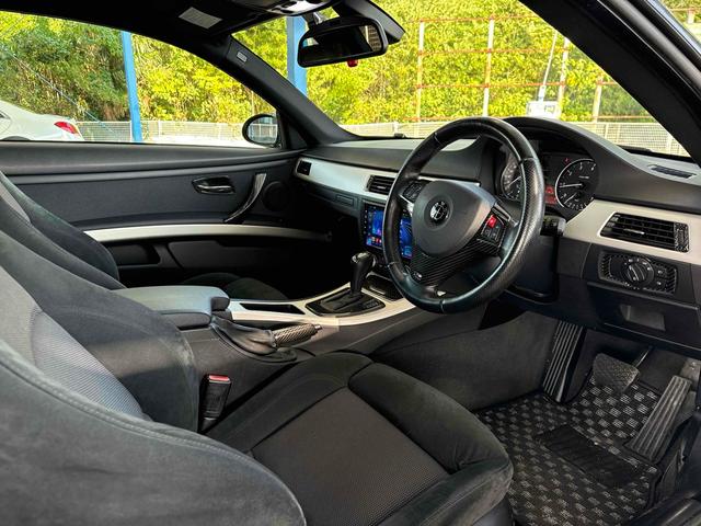 ３シリーズ ３２０ｉ　Ｍスポーツパッケージ　バックカメラ　ＡＴ　オートライト　ＨＩＤ　アルミホイール　盗難防止システム　ＡＢＳ　エアコン　パワーステアリング　パワーウィンドウ（34枚目）