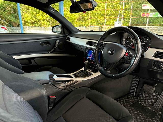 ３シリーズ ３２０ｉ　Ｍスポーツパッケージ　バックカメラ　ＡＴ　オートライト　ＨＩＤ　アルミホイール　盗難防止システム　ＡＢＳ　エアコン　パワーステアリング　パワーウィンドウ（35枚目）