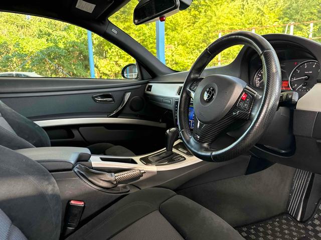３シリーズ ３２０ｉ　Ｍスポーツパッケージ　バックカメラ　ＡＴ　オートライト　ＨＩＤ　アルミホイール　盗難防止システム　ＡＢＳ　エアコン　パワーステアリング　パワーウィンドウ（38枚目）