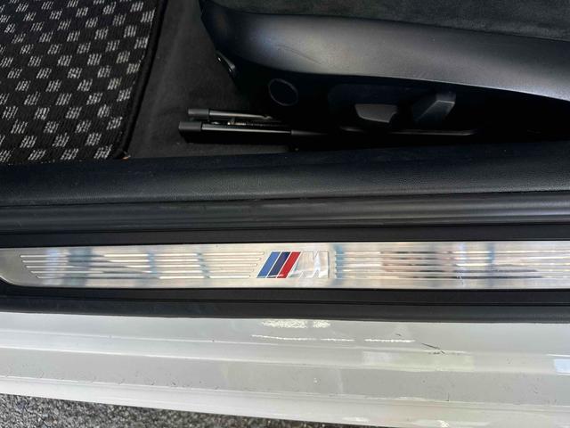 ３シリーズ ３２０ｉ　Ｍスポーツパッケージ　バックカメラ　ＡＴ　オートライト　ＨＩＤ　アルミホイール　盗難防止システム　ＡＢＳ　エアコン　パワーステアリング　パワーウィンドウ（42枚目）