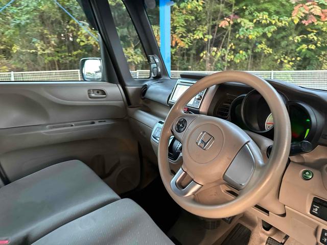 Ｎ－ＢＯＸ Ｇ・Ｌパッケージ　バックカメラ　両側スライド・片側電動　ナビ　ＴＶ　スマートキー　アイドリングストップ　ベンチシート　ＣＶＴ　盗難防止システム　ＡＢＳ　ＥＳＣ　ＣＤ　ＤＶＤ再生　ＵＳＢ　衝突安全ボディ　エアコン（24枚目）