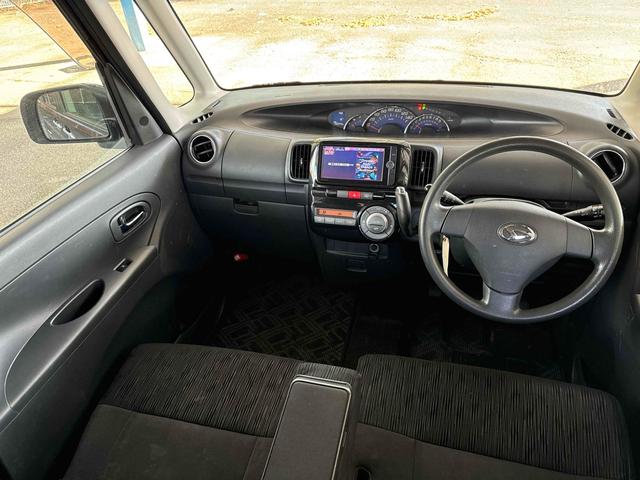タント カスタムＸスペシャル　電動スライドドア　ナビ　ＴＶ　ＨＩＤ　スマートキー　アイドリングストップ　ベンチシート　ＣＶＴ　盗難防止システム　ＡＢＳ　アルミホイール　衝突安全ボディ　エアコン　パワーステアリング　パワーウィンドウ（2枚目）
