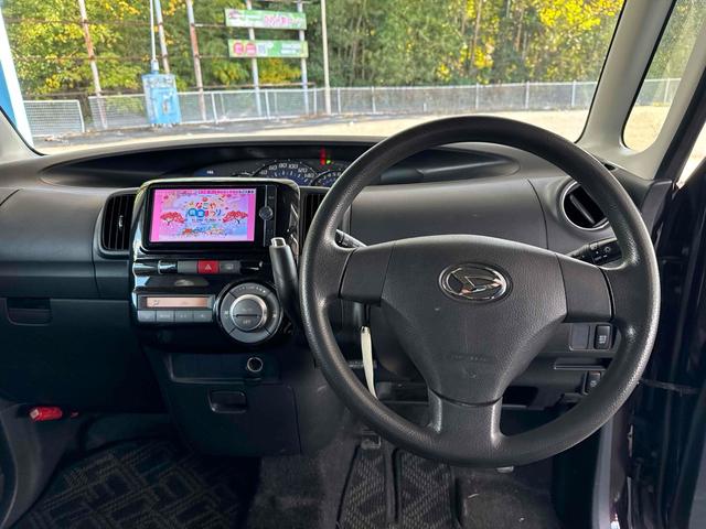 タント カスタムＸスペシャル　電動スライドドア　ナビ　ＴＶ　ＨＩＤ　スマートキー　アイドリングストップ　ベンチシート　ＣＶＴ　盗難防止システム　ＡＢＳ　アルミホイール　衝突安全ボディ　エアコン　パワーステアリング　パワーウィンドウ（3枚目）
