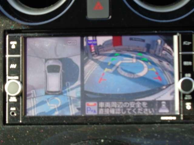 X 前方の車両や歩行者との衝突回避をサポートする、エマージェンシーブレーキを搭載したノートです。さらに踏み間違い防止アシストも付いて安全装備が充実。(6枚目)
