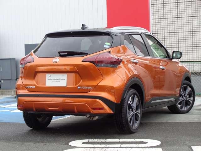 X ツートーンインテリアエディション まるで時代の常識を追い越すかのように、SUVも電気で走る時代がやってくるひと踏みで、常識破りの興奮へ。電気のパワーを充電いらずで、一気に行こうか。(2枚目)