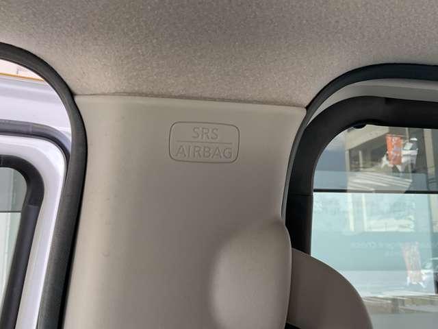 ルークス Ｘ　ハンズフリーオートスライド両側電動。ロングホイールベースとロングルーフ、そして子供が立って歩けるほど高い室内高により、家族みんながゆったり移動できる快適な室内空間です。（28枚目）