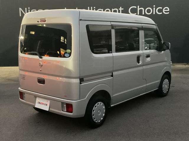 納車前に入念な点検整備をさせていただきます。もちろん全車走行距離無制限のワイド保証付きですので安心してお乗りいただけます。