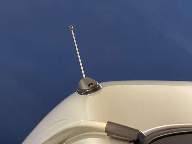 運転席上部のルーフにはラジオアンテナ