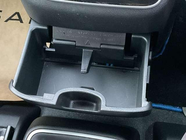 セレナ 1.2 e-POWER ハイウェイスター V 日産純正9インチナビ CDDVD再生Bluelay(17枚目)