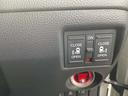 オートスライドドアは、運転席前にあるスイッチの操作でもオート開閉ができ、とても便利です。