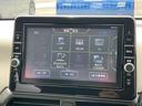 通信ユニット内蔵の日産純正メモリーナビMM319D-W)装備、音声対話検索やスマホアプリと連動などに対応した高機能ナビ。高精細液晶による高画質、多彩なメディア再生に加え、初回車検まで3回地図更新が無料