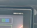 通信ユニット内蔵の日産純正メモリーナビMM319D-W)装備、音声対話検索やスマホアプリと連動などに対応した高機能ナビ。高精細液晶による高画質、多彩なメディア再生に加え、初回車検まで3回地図更新が無料