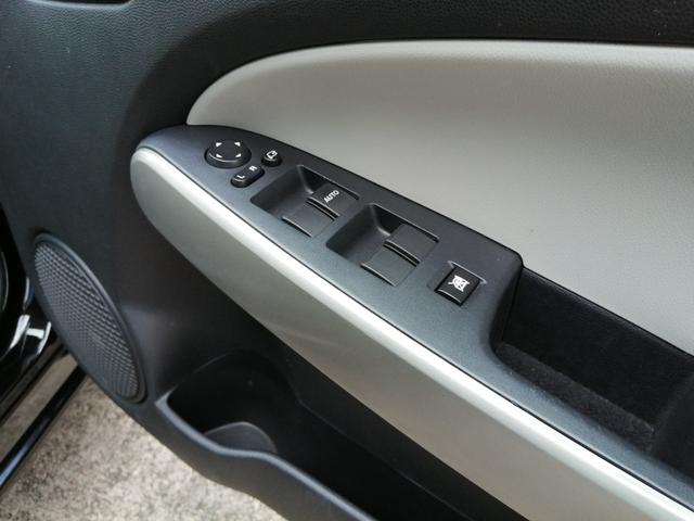 デミオ 13C 5速マニュアル 禁煙車 ドライビングコンフォートパッケージ スマートキー ディスチャージライト イモビライザー 本革巻ステアリング ETC プライバシーガラス 純正15インチアルミ(22枚目)