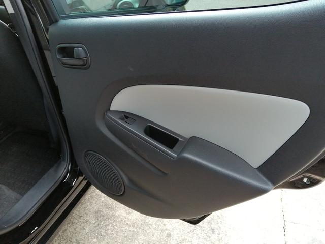 デミオ 13C 5速マニュアル 禁煙車 ドライビングコンフォートパッケージ スマートキー ディスチャージライト イモビライザー 本革巻ステアリング ETC プライバシーガラス 純正15インチアルミ(26枚目)