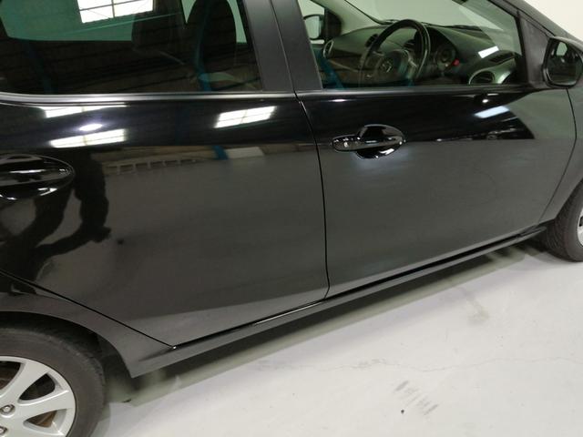 デミオ 13C 5速マニュアル 禁煙車 ドライビングコンフォートパッケージ スマートキー ディスチャージライト イモビライザー 本革巻ステアリング ETC プライバシーガラス 純正15インチアルミ(36枚目)