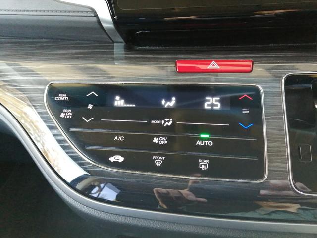 オデッセイ アブソルート　１オーナー車　スマートキー２個　純正インターナビ　リアフリップダウンモニター　地デジバックカメラ　衝突防止ブレーキシステム　クルーズコントロール　プッシュスタート　ＥＴＣ　純正１７インチアルミ　記録簿（16枚目）