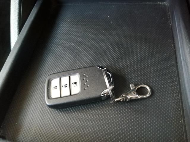 オデッセイ アブソルート　１オーナー車　スマートキー２個　純正インターナビ　リアフリップダウンモニター　地デジバックカメラ　衝突防止ブレーキシステム　クルーズコントロール　プッシュスタート　ＥＴＣ　純正１７インチアルミ　記録簿（18枚目）