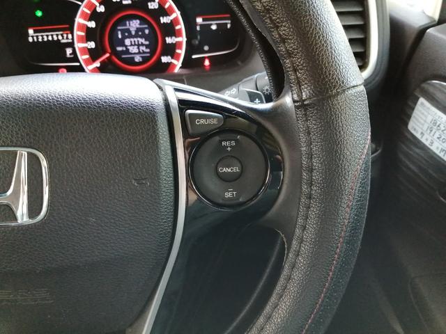 オデッセイ アブソルート　１オーナー車　スマートキー２個　純正インターナビ　リアフリップダウンモニター　地デジバックカメラ　衝突防止ブレーキシステム　クルーズコントロール　プッシュスタート　ＥＴＣ　純正１７インチアルミ　記録簿（22枚目）