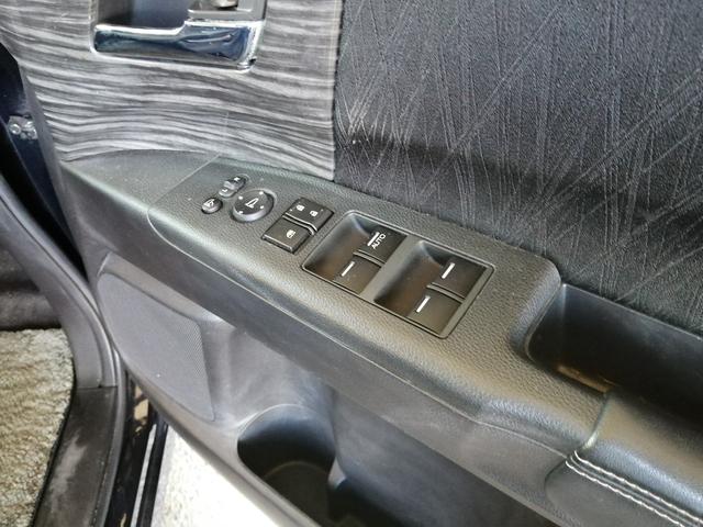 オデッセイ アブソルート　１オーナー車　スマートキー２個　純正インターナビ　リアフリップダウンモニター　地デジバックカメラ　衝突防止ブレーキシステム　クルーズコントロール　プッシュスタート　ＥＴＣ　純正１７インチアルミ　記録簿（26枚目）