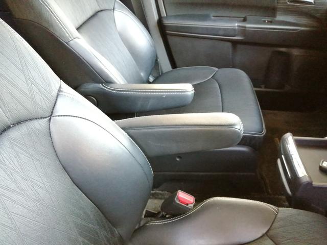 オデッセイ アブソルート　１オーナー車　スマートキー２個　純正インターナビ　リアフリップダウンモニター　地デジバックカメラ　衝突防止ブレーキシステム　クルーズコントロール　プッシュスタート　ＥＴＣ　純正１７インチアルミ　記録簿（28枚目）