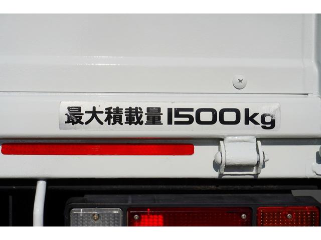 タイタントラック １．５ｔ　Ｗキャブ　ワイドロー　ＡＴ車　１．５ｔ積載　Ｗキャブ　低床　ＡＴ車　横滑り防止　Ｗエアバック　ＥＴＣ　集中ロック　アイドリングストップ　荷台内寸２０７／１６１／３８　荷台高７８　車両総重量４０３０ｋｇ（6枚目）