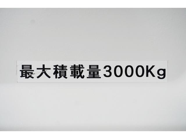 ３ｔ　平ボディ　高床　垂直式　パワーゲート　５　Ｗタイヤ　５方開　極東開発　昇降能力６００ｋｇ　リフト内寸９０／１５８　横滑り防止　坂道発進補助　左電動格納ミラ－　Ｂカメラ＆モニター　荷台内寸３１９／１６０／７９　荷台高９０　車両総重量６００５ｋｇ(15枚目)