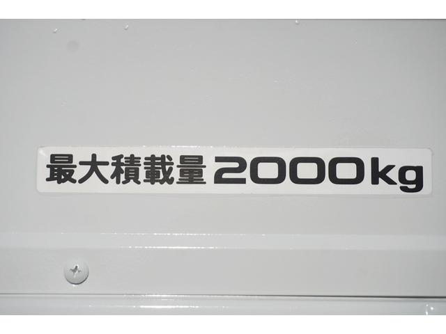 ２ｔ　平ボディ　フルフラットロー　三方開　Ｗタイヤ　２ｔ積載　平ボディ　全低床　３方開　Ｗタイヤ　坂道発進補助　横滑り防止　電動格納ミラー　集中ロック　アイドリングストップ　エコモード　荷台内寸３１０／１５９／３８　荷台高７５　車両総重量４３２５ｋｇ(7枚目)