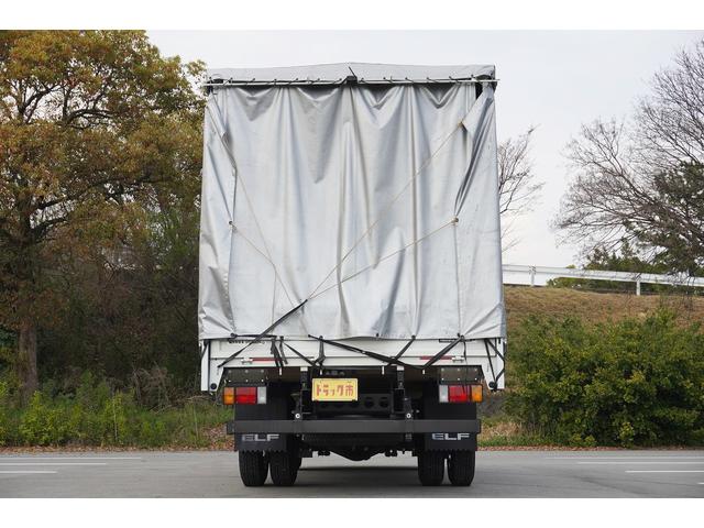 エルフトラック ３．５ｔ　ワイドロング　フルフラットロー　カーテン幌　ＡＴ車　平ボディ　全低床　荷台フック　幌　ラクラクゲート　横滑り防止　電動格納ミラー　アイドリングストップ　バックカメラ＆モニター　ＥＴＣ　荷台内寸４３６／２０９／２１５　荷台高１０４　車両総重量６９３５ｋｇ（11枚目）