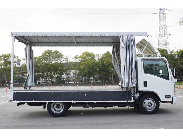 エルフトラック ３．５ｔ　ワイドロング　フルフラットロー　カーテン幌　ＡＴ車　平ボディ　全低床　荷台フック　幌　ラクラクゲート　横滑り防止　電動格納ミラー　アイドリングストップ　バックカメラ＆モニター　ＥＴＣ　荷台内寸４３６／２０９／２１５　荷台高１０４　車両総重量６９３５ｋｇ（30枚目）