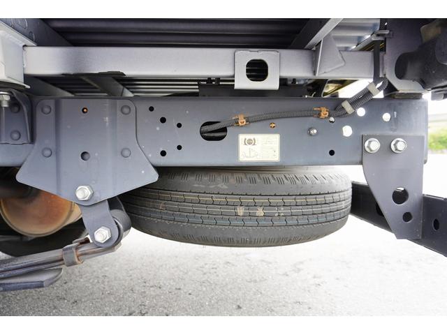 アトラストラック １．５ｔ　平ボディ　スーパーロー　Ｗタイヤ　低床　坂道発進補助　電動格納ミラー　ＥＴＣ　集中ロック　キーレス　オーバーヘッドコンソール　フォグランプ　荷台内寸３１０／１６１／３８　荷台高７４　車両総重量３３０５ｋｇ　普通免許運転可（48枚目）