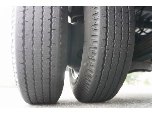 アトラストラック １．５ｔ　平ボディ　スーパーロー　Ｗタイヤ　低床　坂道発進補助　電動格納ミラー　ＥＴＣ　集中ロック　キーレス　オーバーヘッドコンソール　フォグランプ　荷台内寸３１０／１６１／３８　荷台高７４　車両総重量３３０５ｋｇ　普通免許運転可（65枚目）