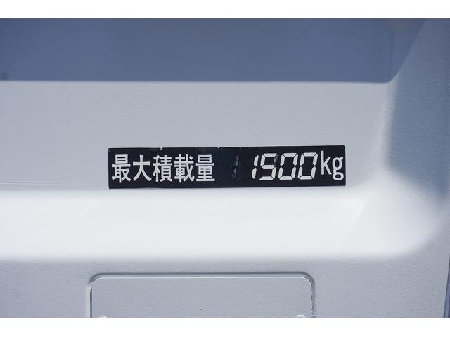 キャンター １．５ｔ　平ボディ　フルフラットロー　パワーゲート　垂直式　１．５ｔ積載　全低床　垂直式パワーゲート　極東開発　Ｖ６０１Ｂ－４ＭＫＴ１　集中ロック　エコモード　荷台板張り　荷台内寸３０７／１６０／３９　荷台高８４　リフト内寸９０／１５８　車両総重量３９４５ｋｇ（31枚目）