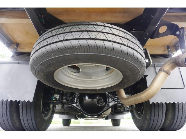 アトラストラック １．５５ｔ　Ｗキャブ　平ボディ　スーパーロー　Ｗタイヤ　１．５５ｔ　低床　坂道発進補助　横滑り防止　電格ミラー　アイドリングストップ　ＥＴＣ　エコモード　集中ロック　キーレス　フォグランプ　荷台内寸２０７／１６１／３７　荷台高８２　車両総重量４１３０ｋｇ（7枚目）