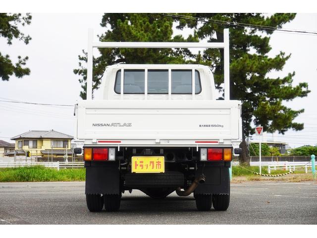アトラストラック １．５５ｔ　Ｗキャブ　平ボディ　スーパーロー　Ｗタイヤ　１．５５ｔ　低床　坂道発進補助　横滑り防止　電格ミラー　アイドリングストップ　ＥＴＣ　エコモード　集中ロック　キーレス　フォグランプ　荷台内寸２０７／１６１／３７　荷台高８２　車両総重量４１３０ｋｇ（11枚目）