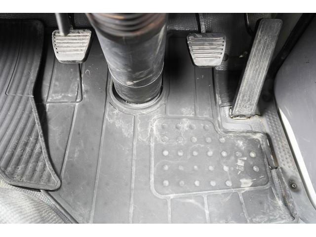 アトラストラック １．５５ｔ　Ｗキャブ　平ボディ　スーパーロー　Ｗタイヤ　１．５５ｔ　低床　坂道発進補助　横滑り防止　電格ミラー　アイドリングストップ　ＥＴＣ　エコモード　集中ロック　キーレス　フォグランプ　荷台内寸２０７／１６１／３７　荷台高８２　車両総重量４１３０ｋｇ（23枚目）