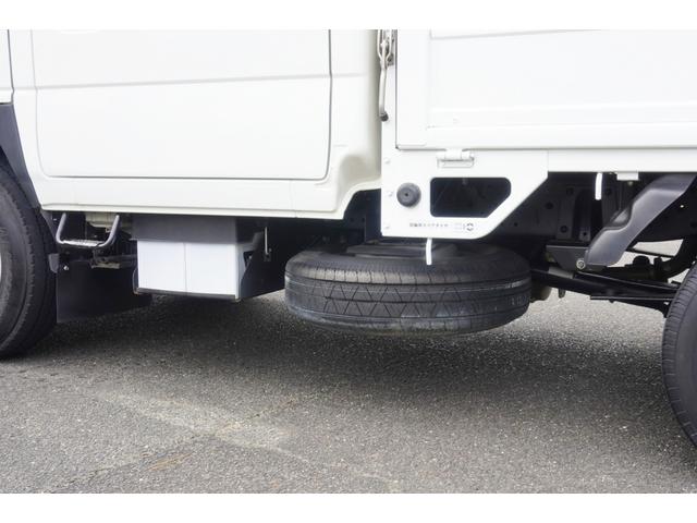 アトラストラック １．５５ｔ　Ｗキャブ　平ボディ　スーパーロー　Ｗタイヤ　１．５５ｔ　低床　坂道発進補助　横滑り防止　電格ミラー　アイドリングストップ　ＥＴＣ　エコモード　集中ロック　キーレス　フォグランプ　荷台内寸２０７／１６１／３７　荷台高８２　車両総重量４１３０ｋｇ（43枚目）