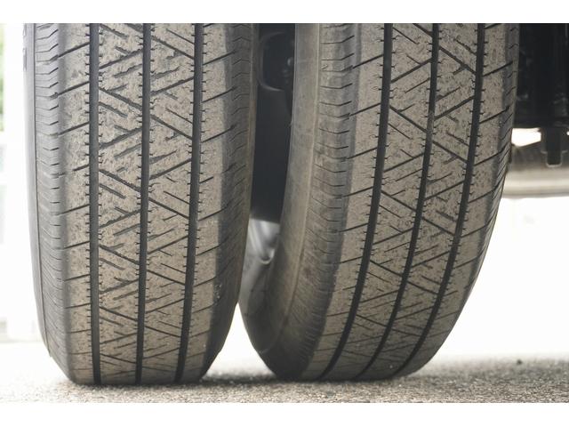 アトラストラック １．５５ｔ　Ｗキャブ　平ボディ　スーパーロー　Ｗタイヤ　１．５５ｔ　低床　坂道発進補助　横滑り防止　電格ミラー　アイドリングストップ　ＥＴＣ　エコモード　集中ロック　キーレス　フォグランプ　荷台内寸２０７／１６１／３７　荷台高８２　車両総重量４１３０ｋｇ（71枚目）