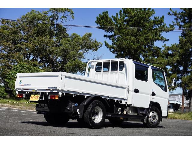 キャンター ２ｔ　Ｗキャブ　４ＷＤ　フルフラットロー　Ｗタイヤ　２ｔ積載　Ｗキャブ　セミロング　４ＷＤ　全低床　リアヒーター　電動格納ミラー　ＥＴＣ　荷台板張り　荷台内寸２５０／１６０／３８　荷台高８９　車両総重量４９４０ｋｇ（2枚目）