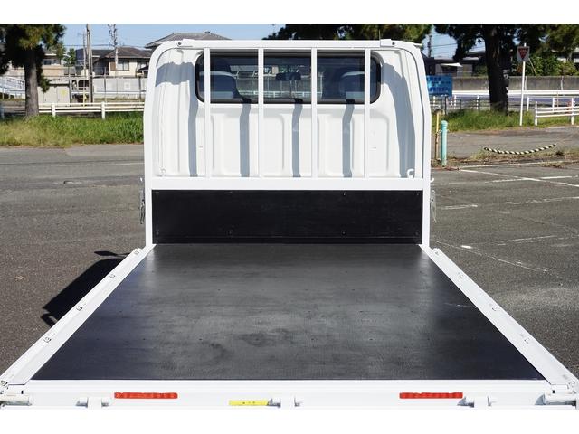 キャンター ２ｔ　Ｗキャブ　４ＷＤ　フルフラットロー　Ｗタイヤ　２ｔ積載　Ｗキャブ　セミロング　４ＷＤ　全低床　リアヒーター　電動格納ミラー　ＥＴＣ　荷台板張り　荷台内寸２５０／１６０／３８　荷台高８９　車両総重量４９４０ｋｇ（6枚目）