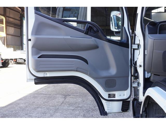 キャンター ２ｔ　Ｗキャブ　４ＷＤ　フルフラットロー　Ｗタイヤ　２ｔ積載　Ｗキャブ　セミロング　４ＷＤ　全低床　リアヒーター　電動格納ミラー　ＥＴＣ　荷台板張り　荷台内寸２５０／１６０／３８　荷台高８９　車両総重量４９４０ｋｇ（17枚目）