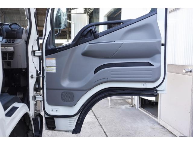 キャンター ２ｔ　Ｗキャブ　４ＷＤ　フルフラットロー　Ｗタイヤ　２ｔ積載　Ｗキャブ　セミロング　４ＷＤ　全低床　リアヒーター　電動格納ミラー　ＥＴＣ　荷台板張り　荷台内寸２５０／１６０／３８　荷台高８９　車両総重量４９４０ｋｇ（18枚目）