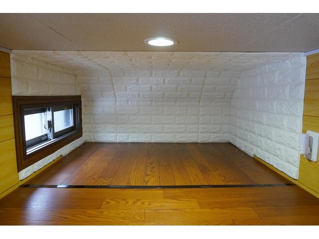 アトラストラック １．２５ｔ　Ｗキャブ　スーパーロー　キャンピング仕様　１．２５ｔ積載　キャンピング仕様　低床　Ｗタイヤ　坂道発進補助　左電格ミラー　ＥＴＣ　Ｂカメラ＆モニター　集中ロック　荷台内寸２０９／１６１／３８　荷台高７４　車両総重量３３２０ｋｇ　４ナンバー（5枚目）