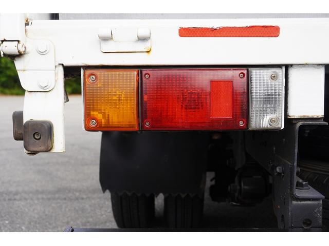 アトラストラック １．２５ｔ　Ｗキャブ　スーパーロー　キャンピング仕様　１．２５ｔ積載　キャンピング仕様　低床　Ｗタイヤ　坂道発進補助　左電格ミラー　ＥＴＣ　Ｂカメラ＆モニター　集中ロック　荷台内寸２０９／１６１／３８　荷台高７４　車両総重量３３２０ｋｇ　４ナンバー（13枚目）