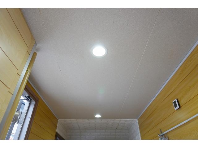 アトラストラック １．２５ｔ　Ｗキャブ　スーパーロー　キャンピング仕様　１．２５ｔ積載　キャンピング仕様　低床　Ｗタイヤ　坂道発進補助　左電格ミラー　ＥＴＣ　Ｂカメラ＆モニター　集中ロック　荷台内寸２０９／１６１／３８　荷台高７４　車両総重量３３２０ｋｇ　４ナンバー（27枚目）