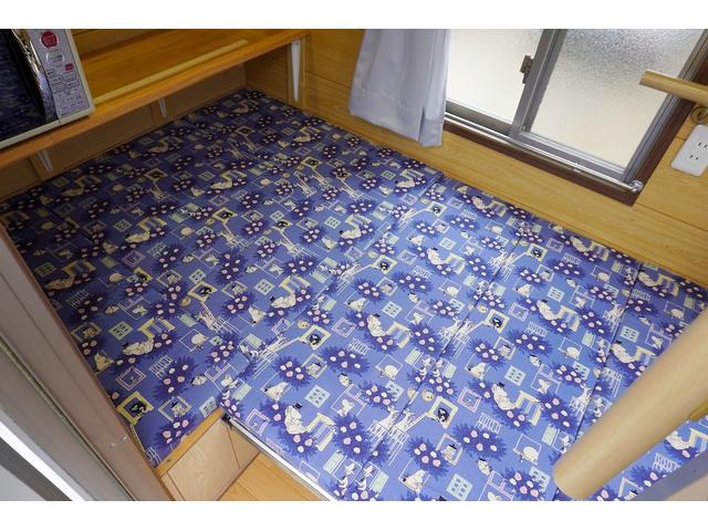 アトラストラック １．２５ｔ　Ｗキャブ　スーパーロー　キャンピング仕様　１．２５ｔ積載　キャンピング仕様　低床　Ｗタイヤ　坂道発進補助　左電格ミラー　ＥＴＣ　Ｂカメラ＆モニター　集中ロック　荷台内寸２０９／１６１／３８　荷台高７４　車両総重量３３２０ｋｇ　４ナンバー（29枚目）