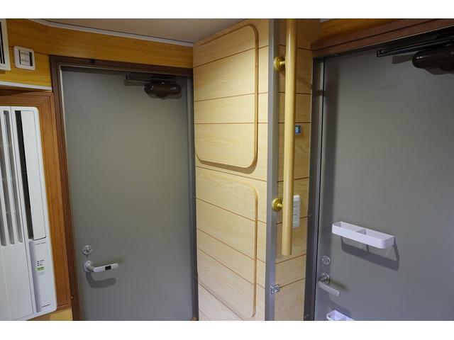 アトラストラック １．２５ｔ　Ｗキャブ　スーパーロー　キャンピング仕様　１．２５ｔ積載　キャンピング仕様　低床　Ｗタイヤ　坂道発進補助　左電格ミラー　ＥＴＣ　Ｂカメラ＆モニター　集中ロック　荷台内寸２０９／１６１／３８　荷台高７４　車両総重量３３２０ｋｇ　４ナンバー（35枚目）