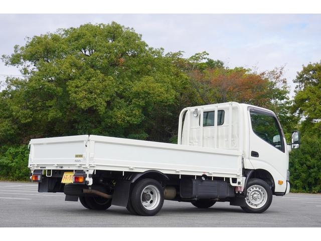 ダイナトラック 1.25t 平ボディ ジャストロー Wタイヤ 1.25t 平ボディ 低床 Wタイヤ 横滑り防止 レーダーブレーキ 車線逸脱防止 ナビ ETC 電格ミラー 集中ロック 荷台内寸309/160/38 荷台高72 車両総重量3065kg 普通免許運転可(2枚目)