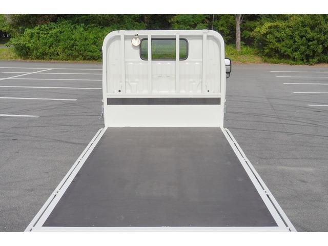 ダイナトラック 1.25t 平ボディ ジャストロー Wタイヤ 1.25t 平ボディ 低床 Wタイヤ 横滑り防止 レーダーブレーキ 車線逸脱防止 ナビ ETC 電格ミラー 集中ロック 荷台内寸309/160/38 荷台高72 車両総重量3065kg 普通免許運転可(5枚目)